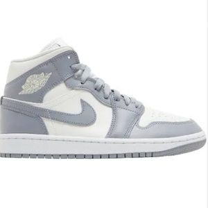 Air Jordan 1 Mid “Stealth” Gray